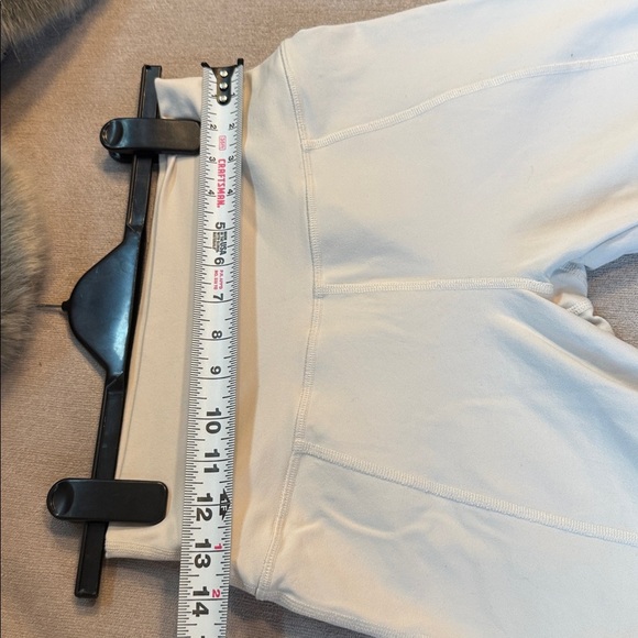 Alo yoga high waisted cream cargo leggings - Picture 9 of 13